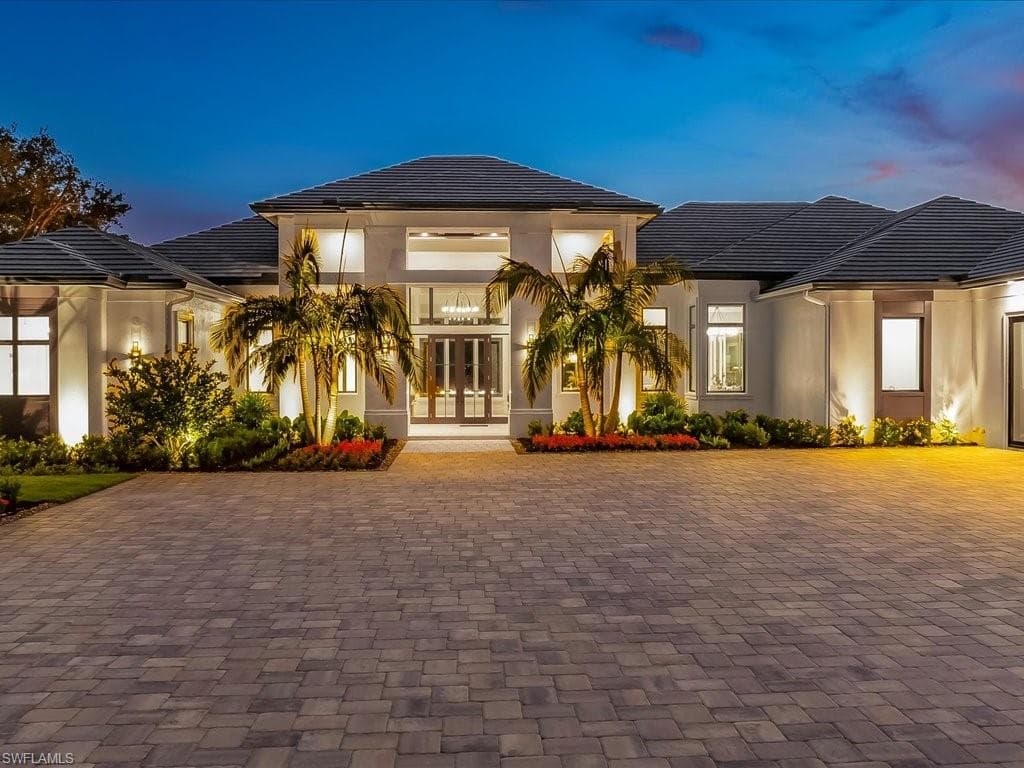 208 Hickory Rd, Naples, FL 34108-3