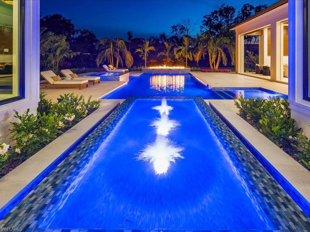 208 Hickory Rd, Naples, FL 34108-4