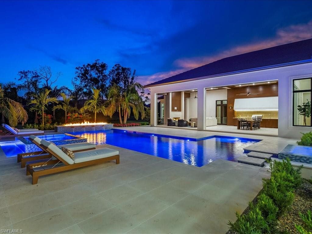 208 Hickory Rd, Naples, FL 34108-5