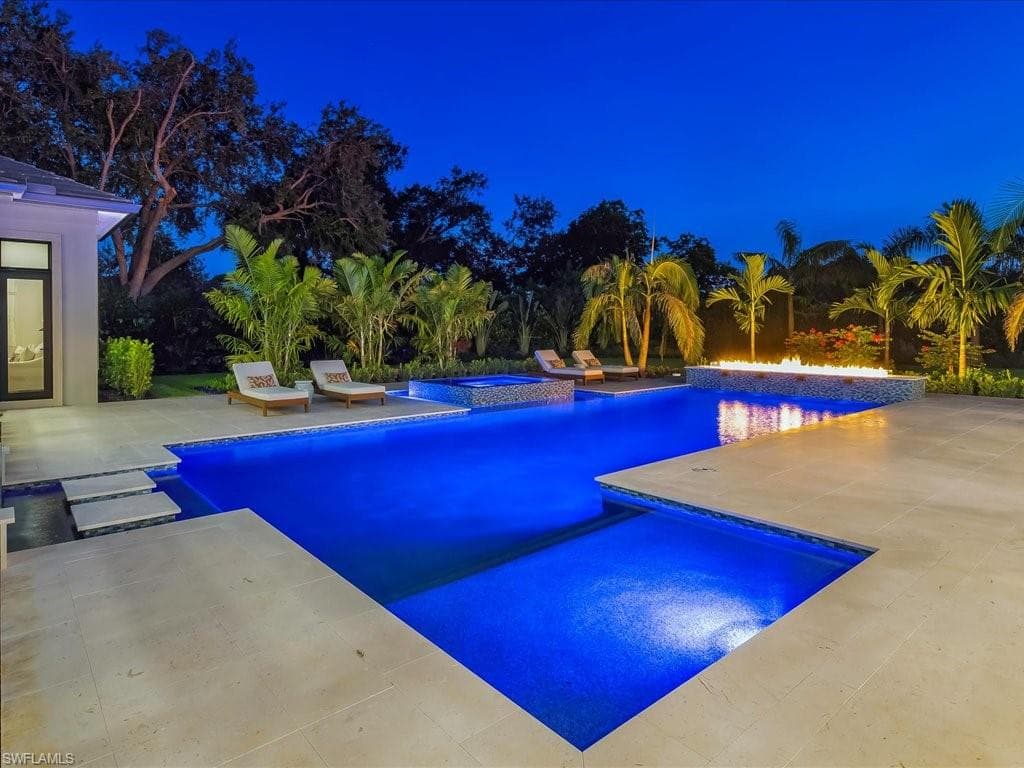 208 Hickory Rd, Naples, FL 34108-6
