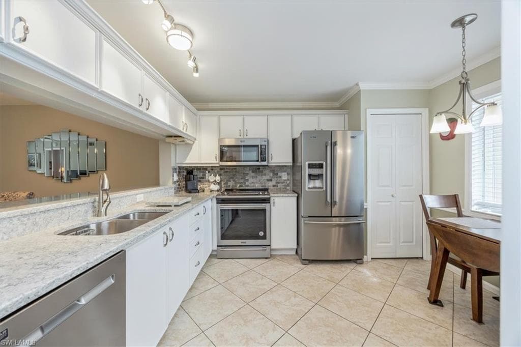 1051 Eastham Way B107, Naples, FL 34104-7