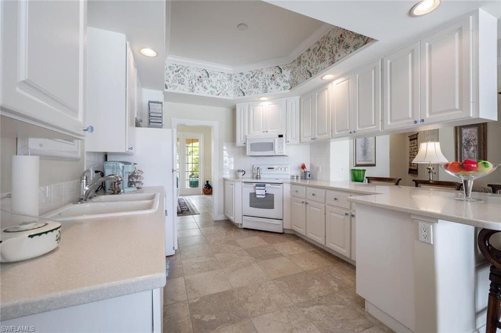 7025 Leopardi Ct, Naples, FL 34114-21
