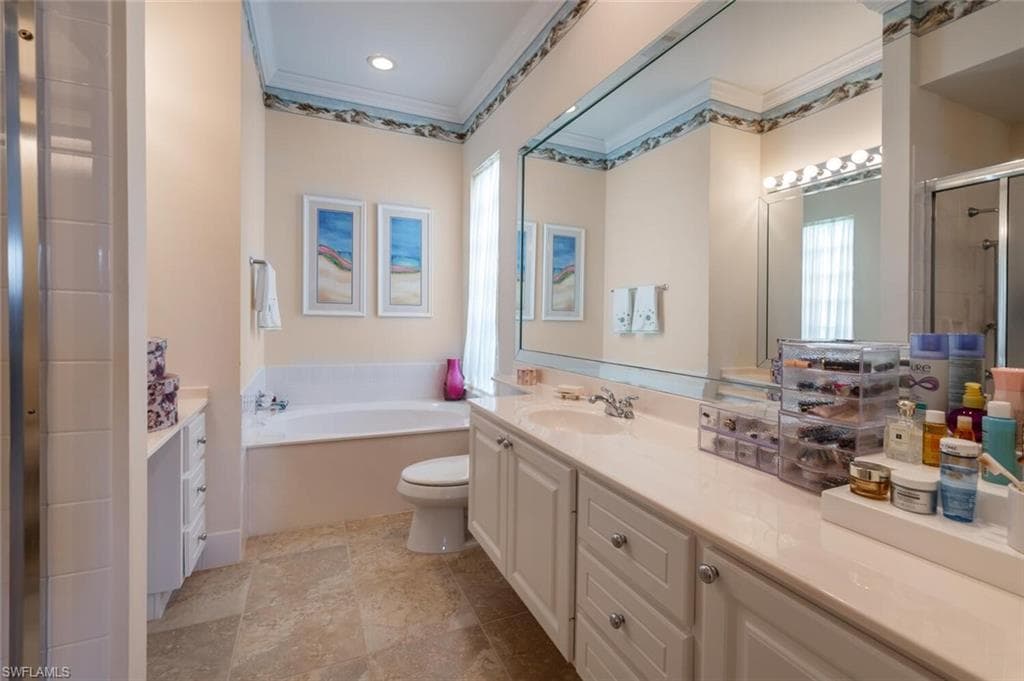 7025 Leopardi Ct, Naples, FL 34114-27