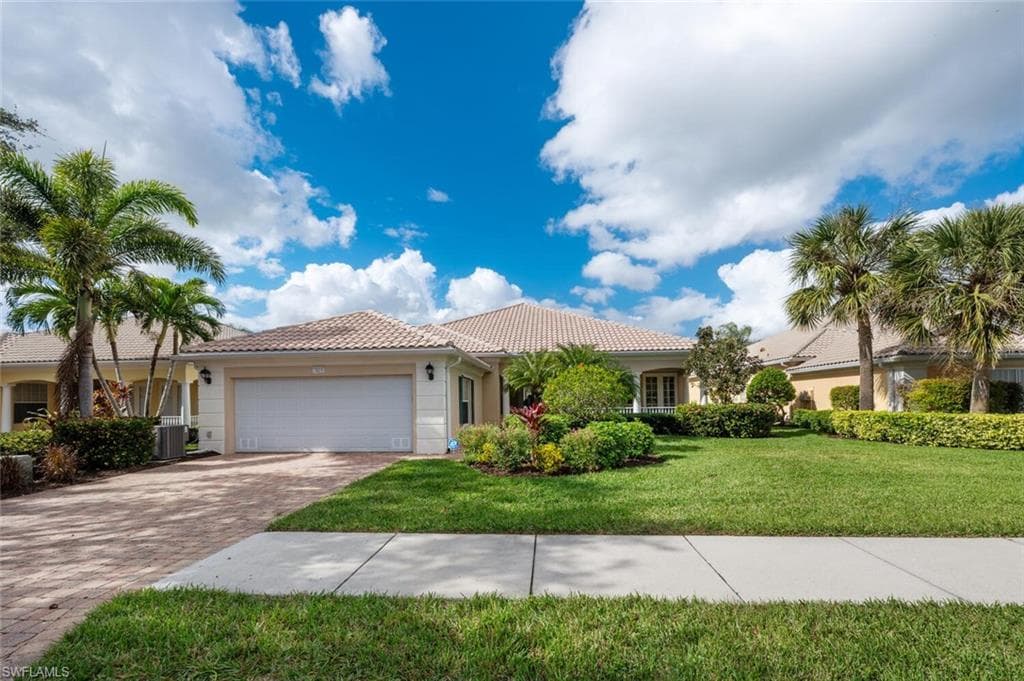 7025 Leopardi Ct, Naples, FL 34114-2