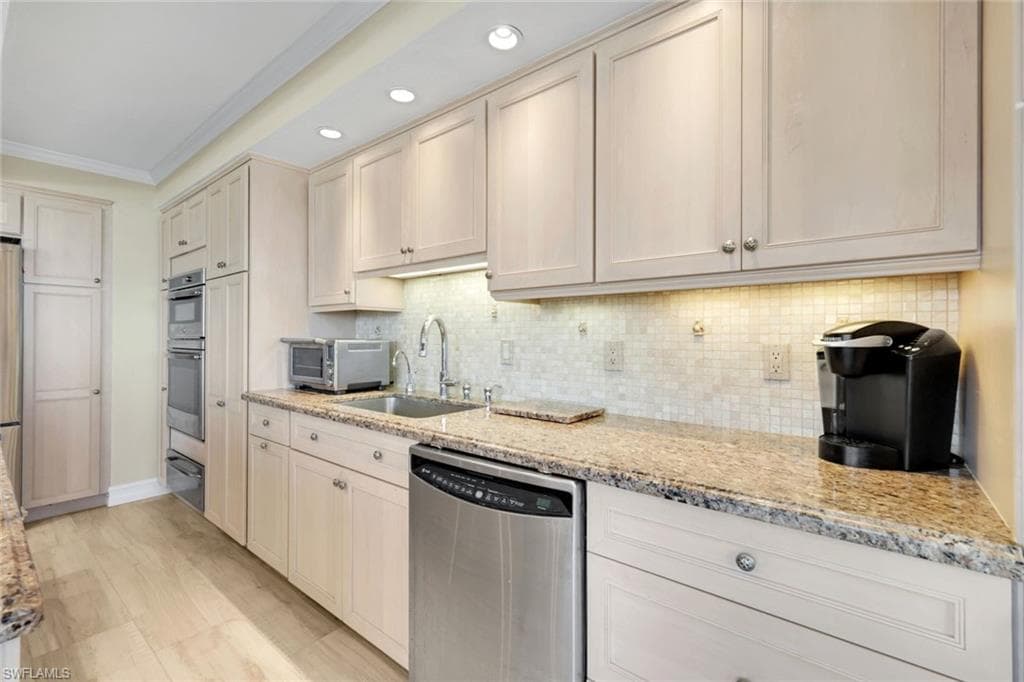4041 Gulf Shore Blvd N 403, Naples, FL 34103-12