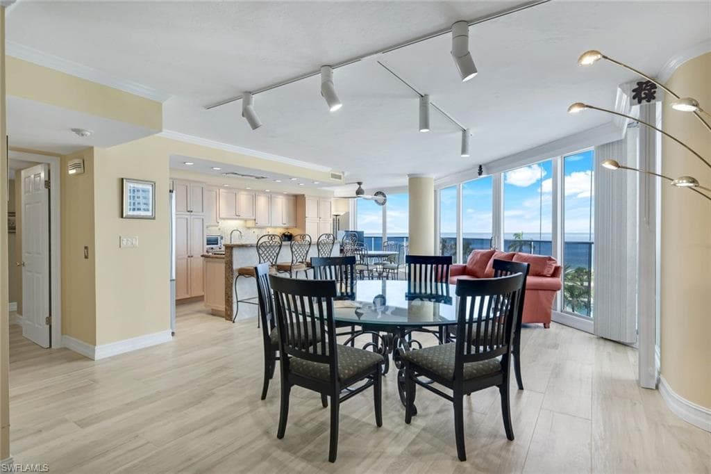 4041 Gulf Shore Blvd N 403, Naples, FL 34103-19