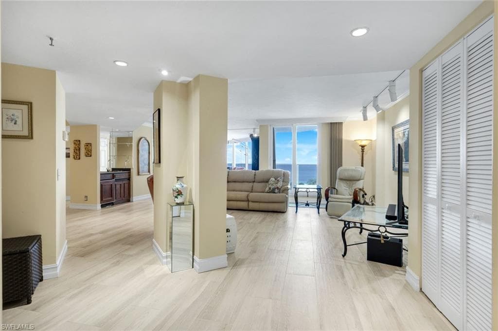 4041 Gulf Shore Blvd N 403, Naples, FL 34103-6