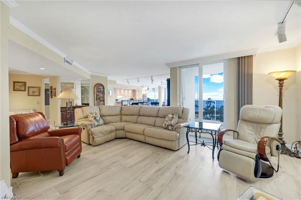 4041 Gulf Shore Blvd N 403, Naples, FL 34103-7