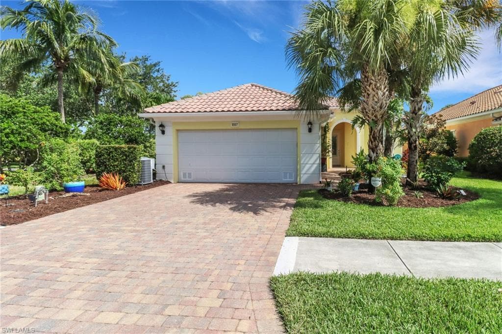 8507 Alessandria Ct, Naples, FL 34114-4
