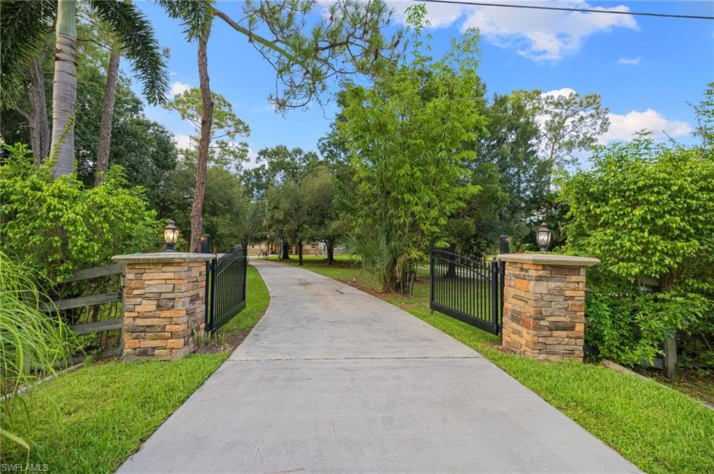 5141 Palmetto Woods Dr, Naples, FL 34119-2