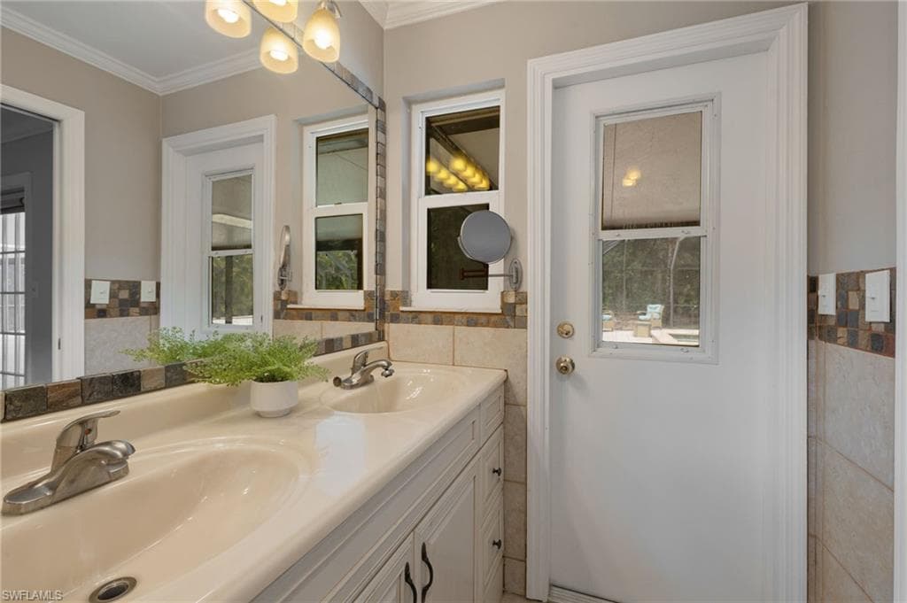 5141 Palmetto Woods Dr, Naples, FL 34119-36
