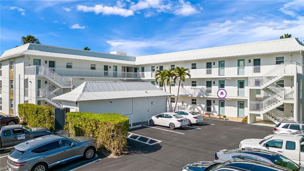 1021 3rd St S 110, Naples, FL 34102-3