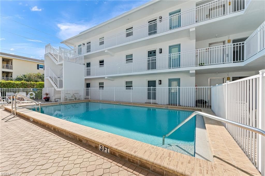 1021 3rd St S 110, Naples, FL 34102-5