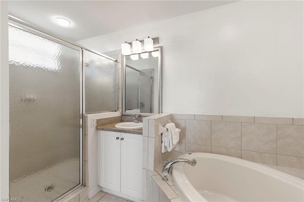 7935 Mahogany Run Ln 716, Naples, FL 34113-24