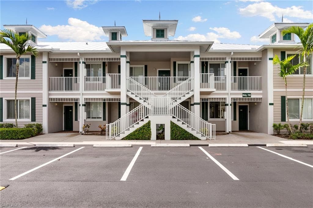 7935 Mahogany Run Ln 716, Naples, FL 34113-4