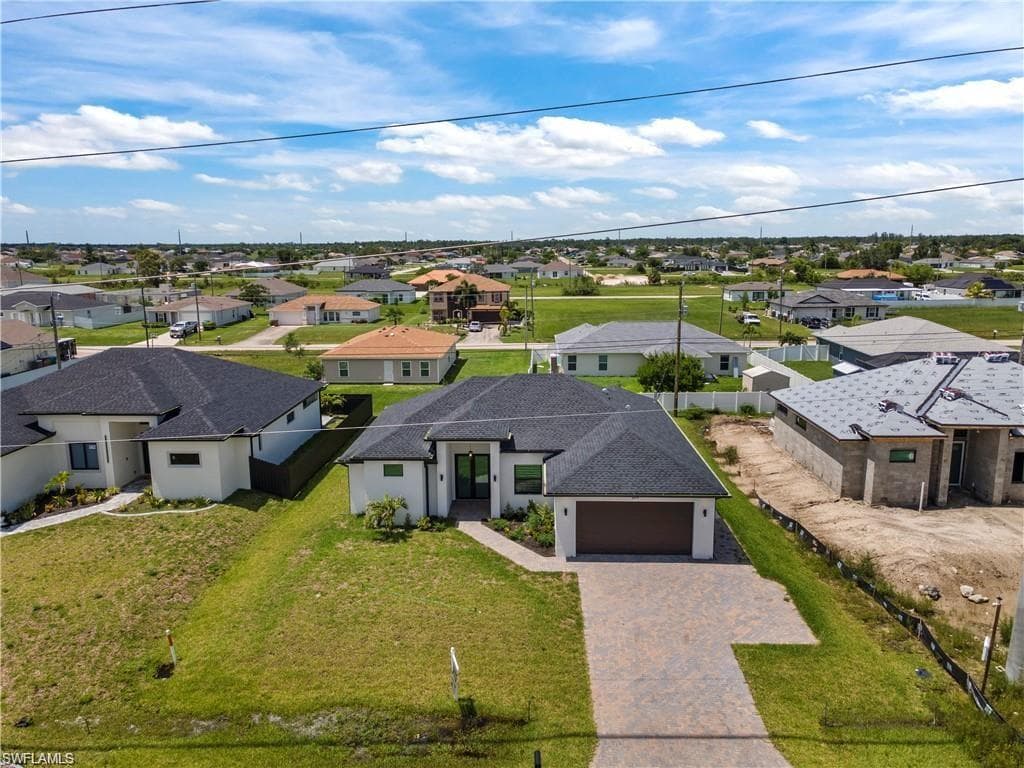 209 Kismet Pkwy E, Cape Coral, FL 33909-1