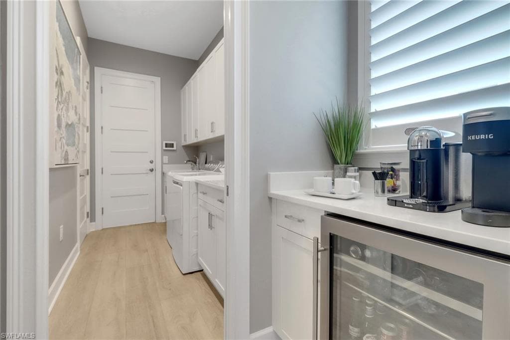 6225 Antigua Way, Naples, FL 34113-18