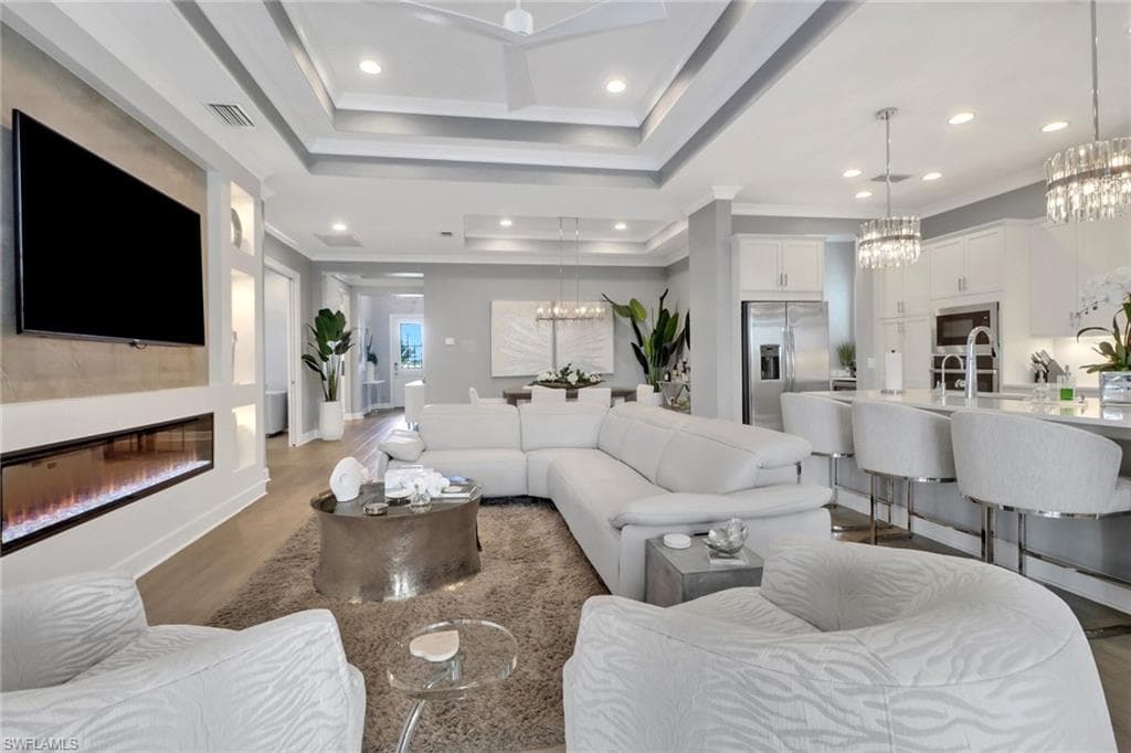 6225 Antigua Way, Naples, FL 34113-5