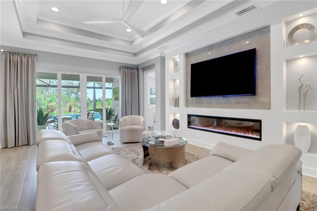 6225 Antigua Way, Naples, FL 34113-7