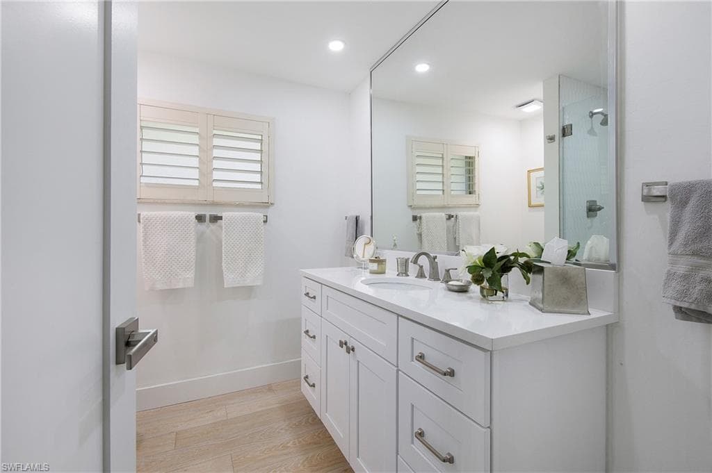 1600 Curlew Ave, Naples, FL 34102-19