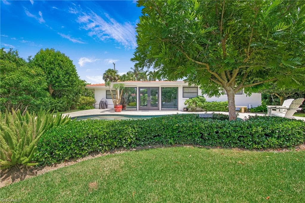 1600 Curlew Ave, Naples, FL 34102-25