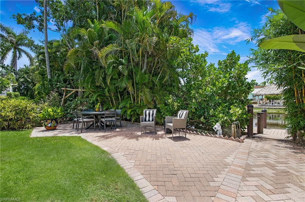 1600 Curlew Ave, Naples, FL 34102-28