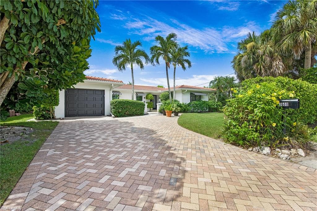 1600 Curlew Ave, Naples, FL 34102-31