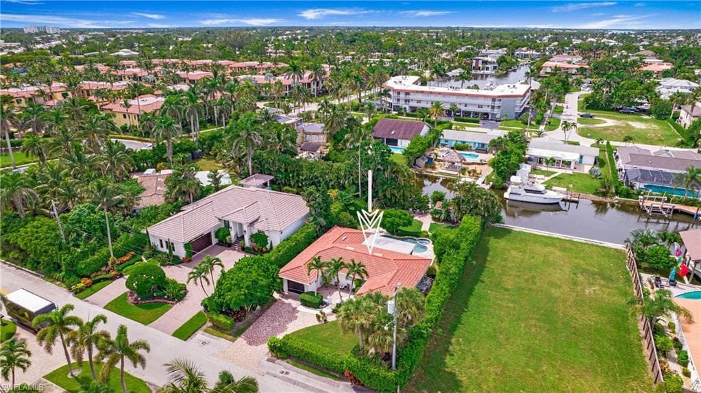 1600 Curlew Ave, Naples, FL 34102-35