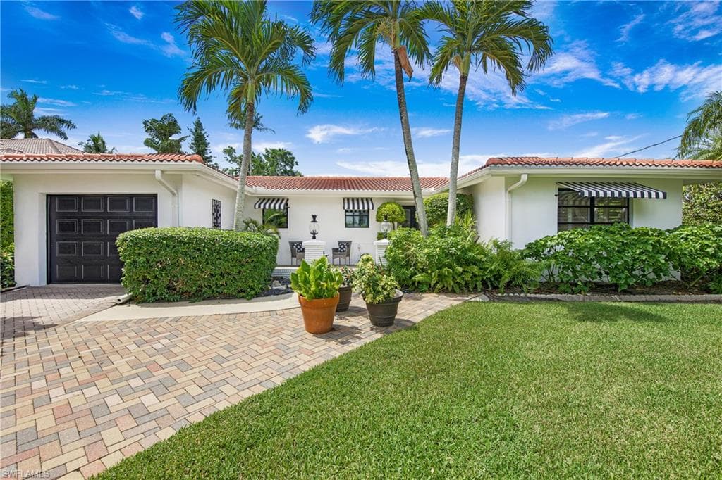 1600 Curlew Ave, Naples, FL 34102-3
