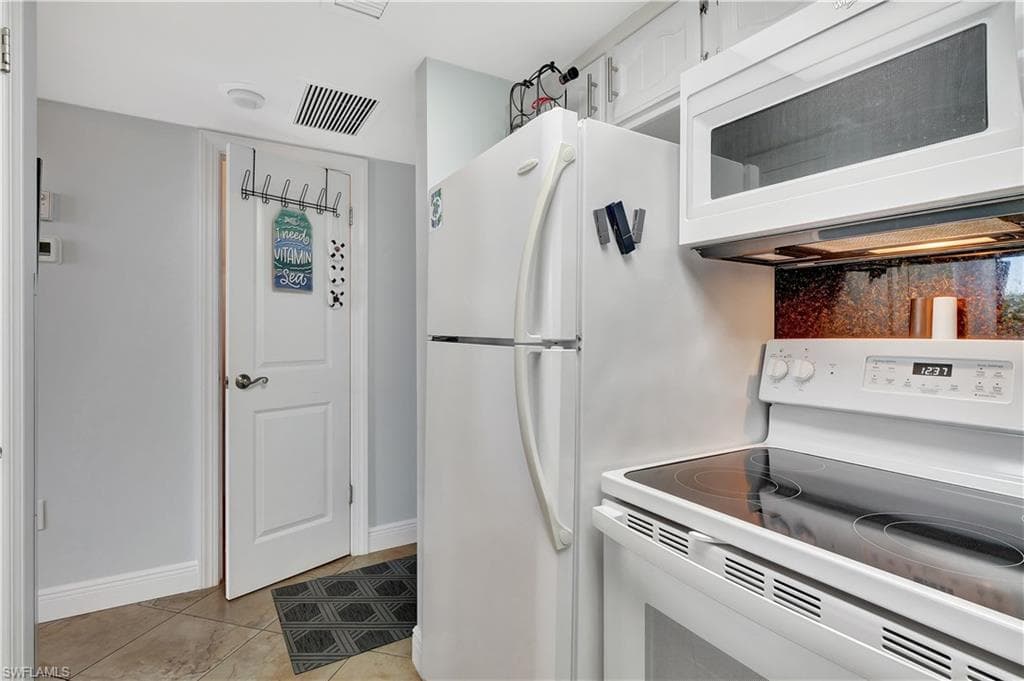 180 Seaview Ct 103, Marco Island, FL 34145-15