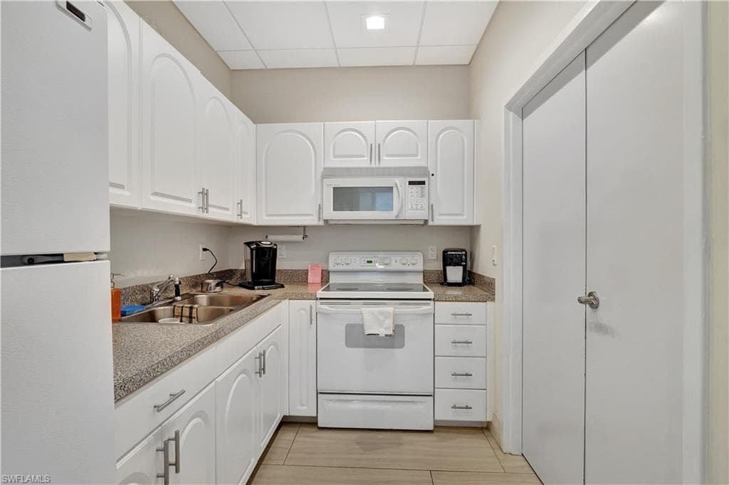 180 Seaview Ct 103, Marco Island, FL 34145-33
