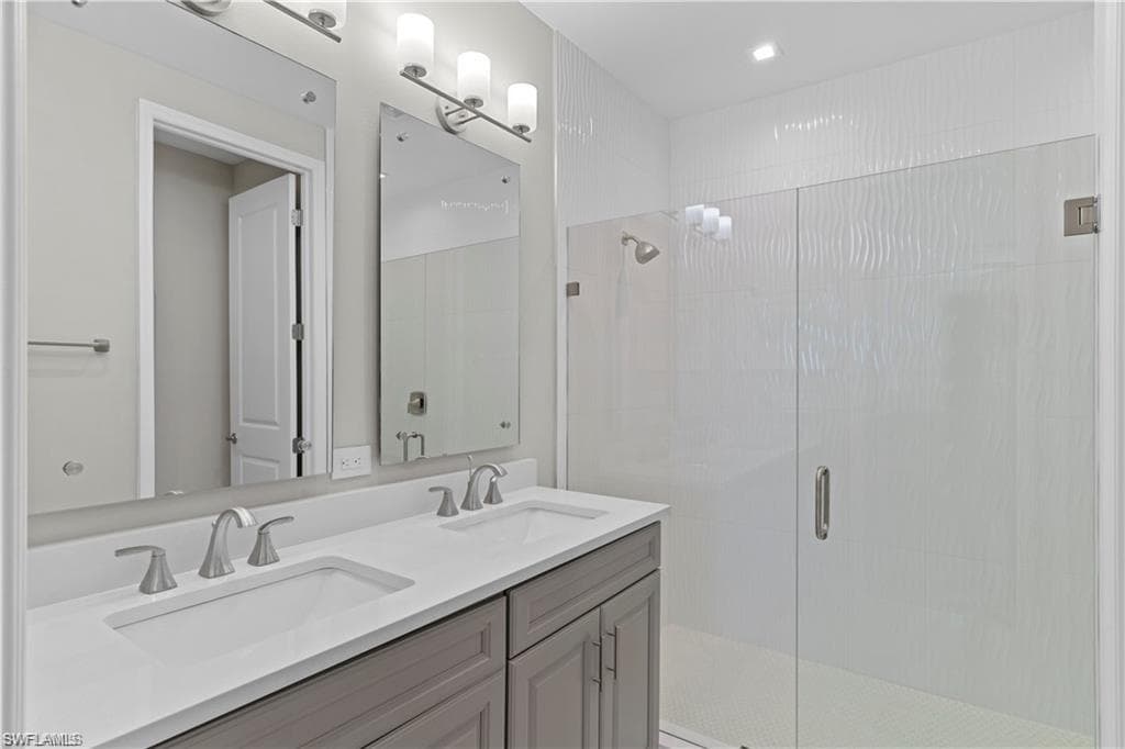 7556 Carnegie Way, Naples, FL 34119-11