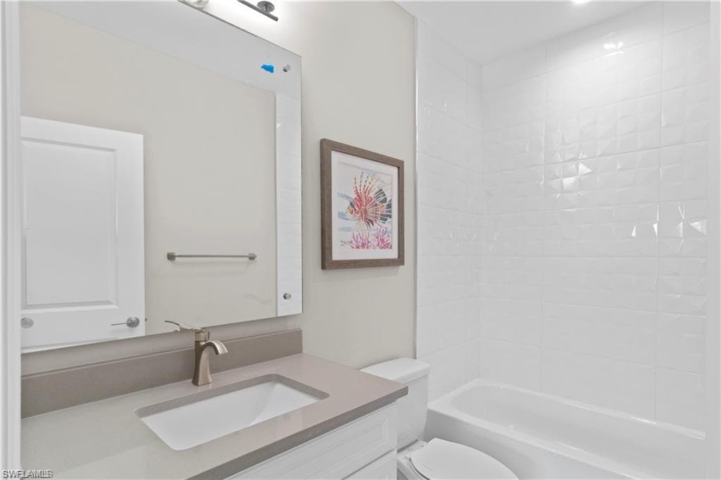 7556 Carnegie Way, Naples, FL 34119-18
