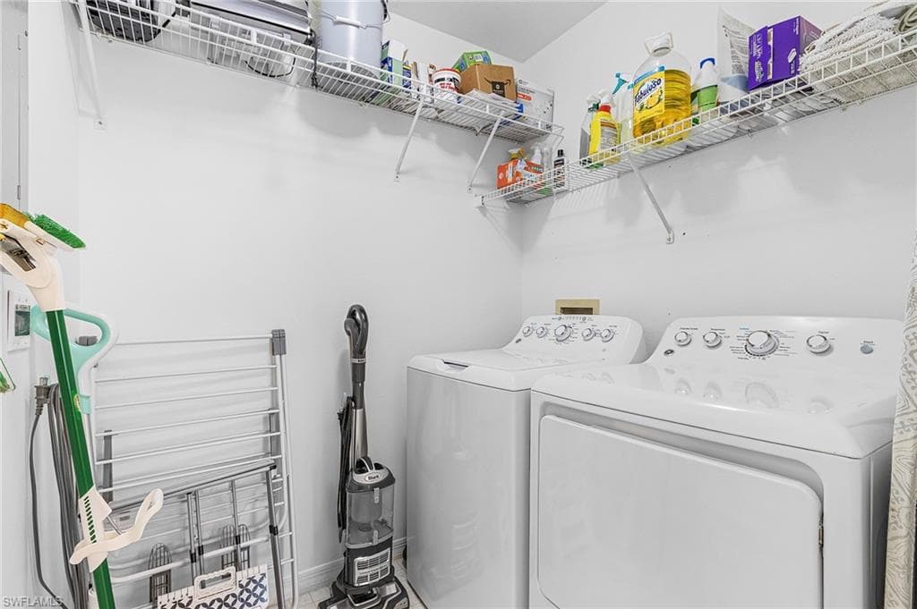 760 Wiggins Lake Dr 206, Naples, FL 34110-16