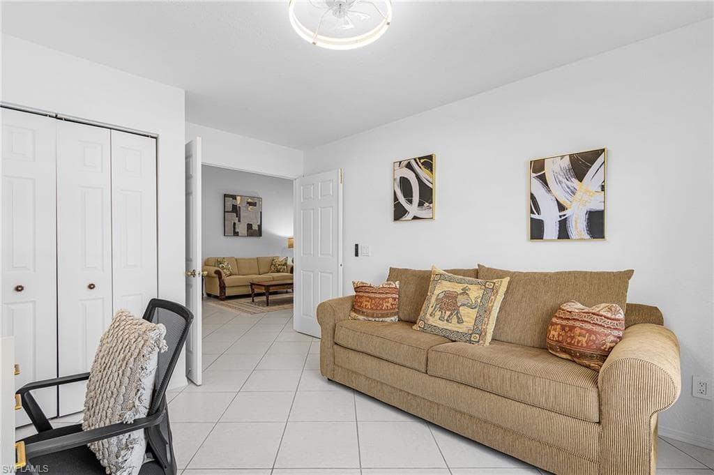 760 Wiggins Lake Dr 206, Naples, FL 34110-25