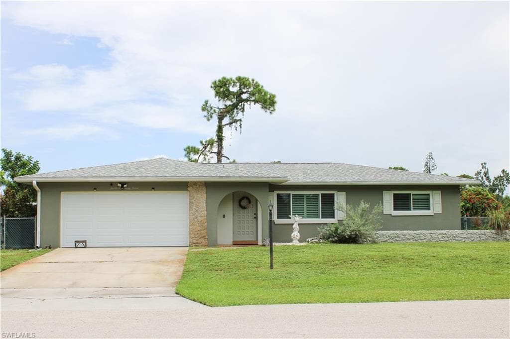 2437 La Salle Ave, Fort Myers, FL 33907-2