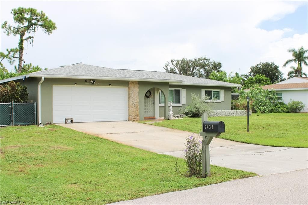 2437 La Salle Ave, Fort Myers, FL 33907-3