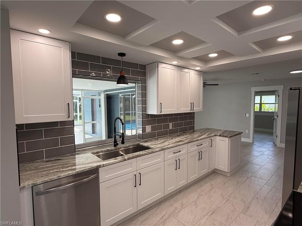 2122 13th Ter, Cape Coral, FL 33990-5