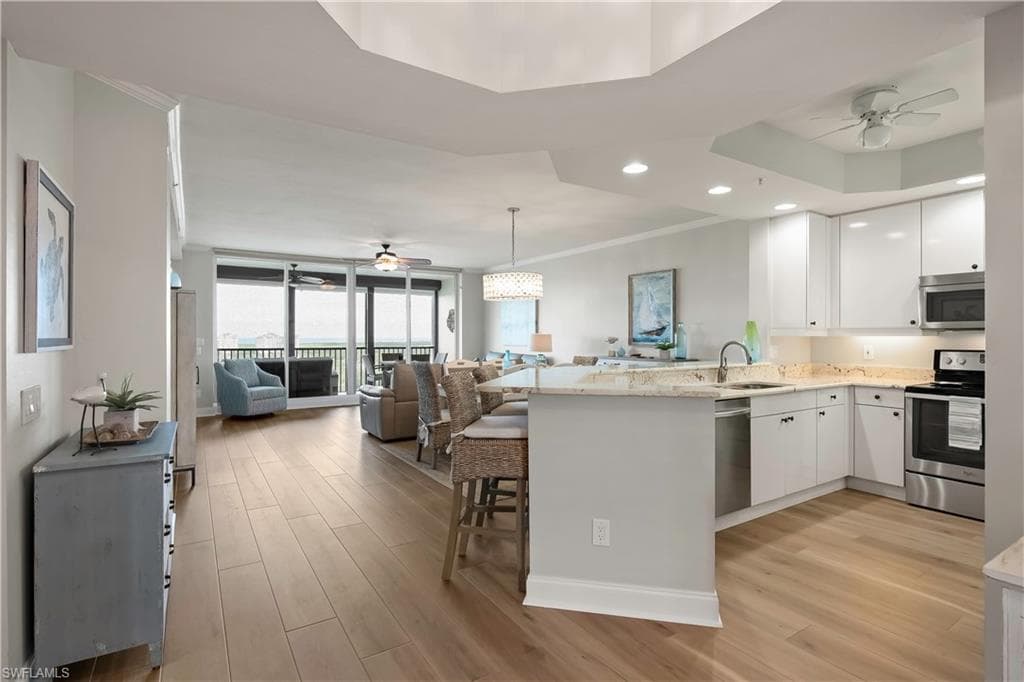 420 Cove Tower Dr 1202, Naples, FL 34110-6