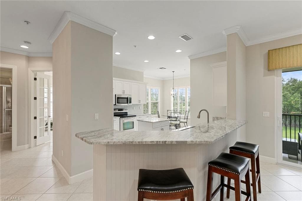 8085 Players Cove Dr 201, Naples, FL 34113-9