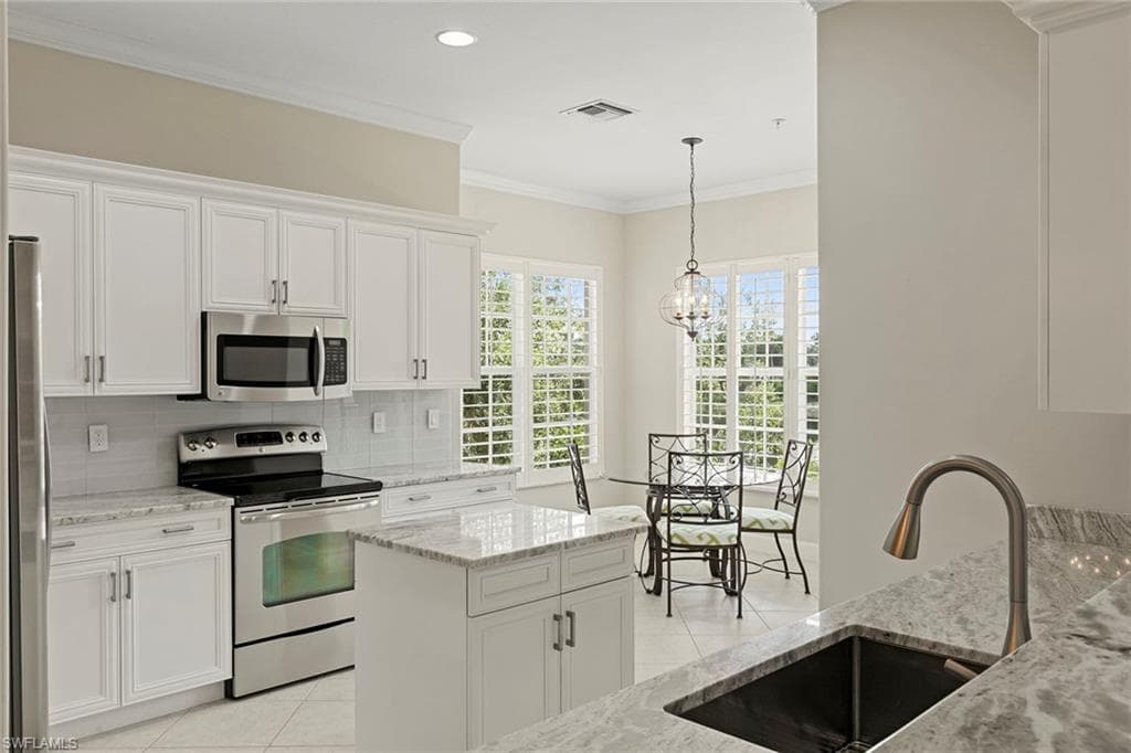 8085 Players Cove Dr 201, Naples, FL 34113-10