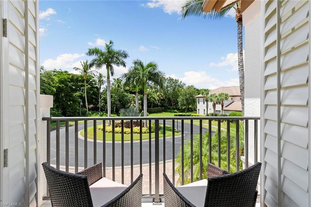 8085 Players Cove Dr 201, Naples, FL 34113-29