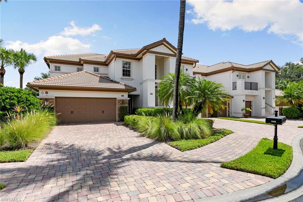 8085 Players Cove Dr 201, Naples, FL 34113-48