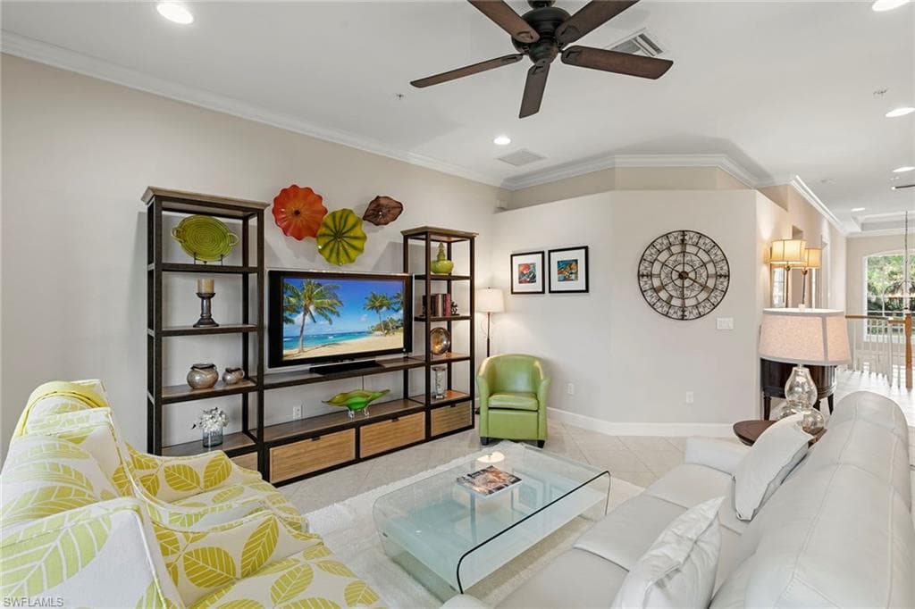 8085 Players Cove Dr 201, Naples, FL 34113-6