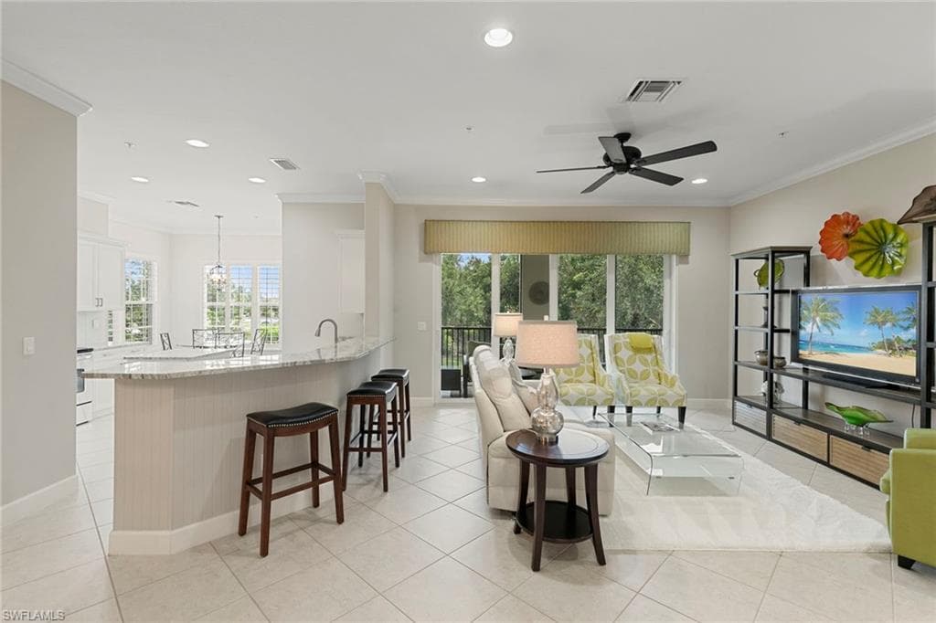 8085 Players Cove Dr 201, Naples, FL 34113-8