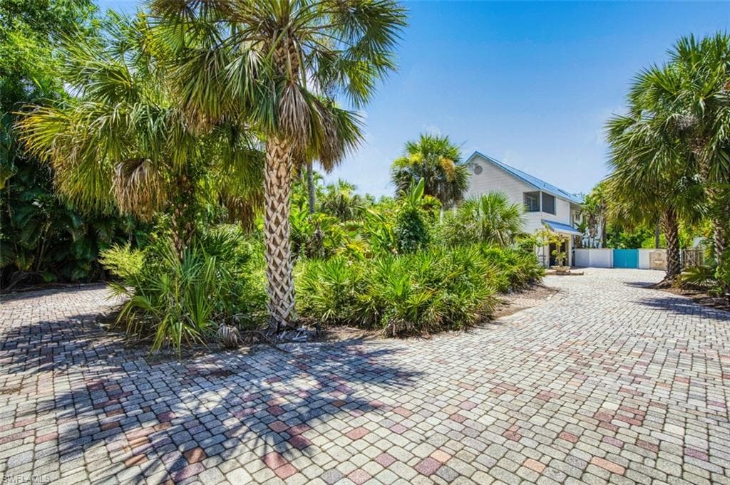 2727 66th St SW, Naples, FL 34105-2