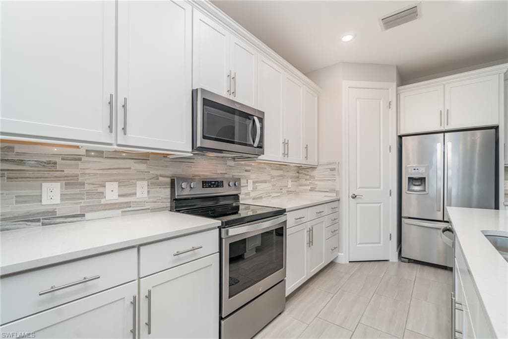 19604 Utopia Ln, Estero, FL 33928-5