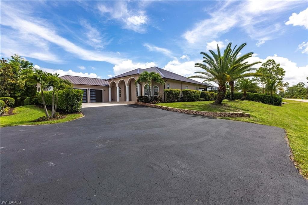 3223 4th Ave NE, Naples, FL 34120-47
