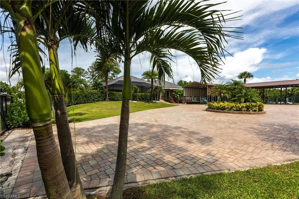 3223 4th Ave NE, Naples, FL 34120-8