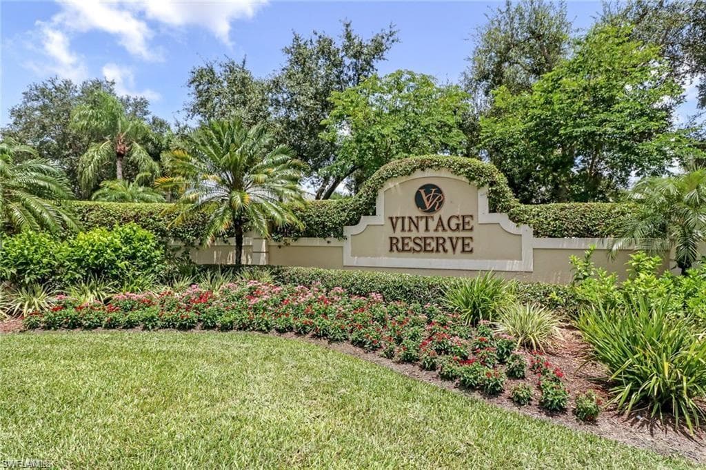 608 Vintage Reserve Ln 24a, Naples, FL 34119-4